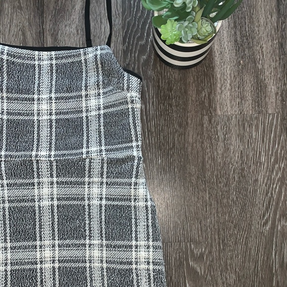 UO Cher Straight Neck Mini • Medium - Picture 4 of 5